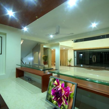 Hotel New Holiday Plaza Nashik Exterior foto
