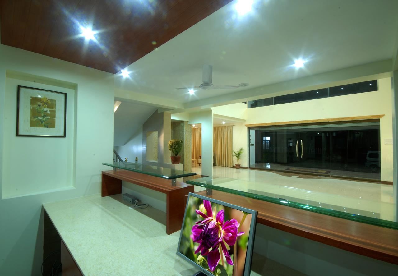 Hotel New Holiday Plaza Nashik Exterior foto