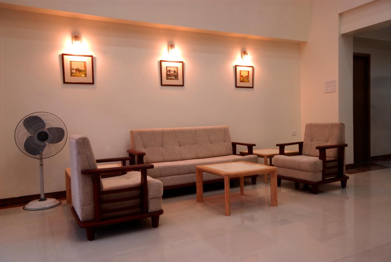 Hotel New Holiday Plaza Nashik Exterior foto