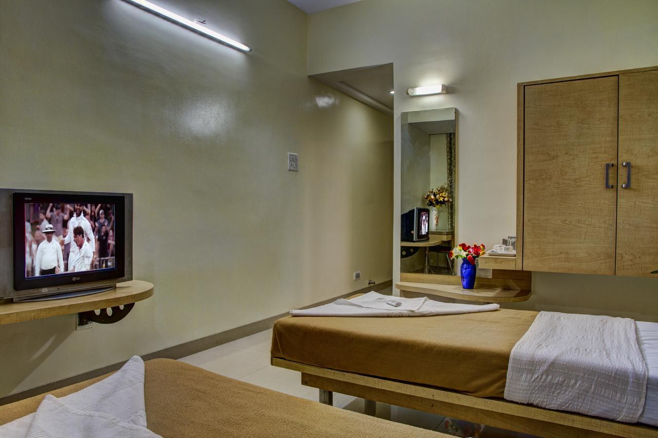 Hotel New Holiday Plaza Nashik Exterior foto