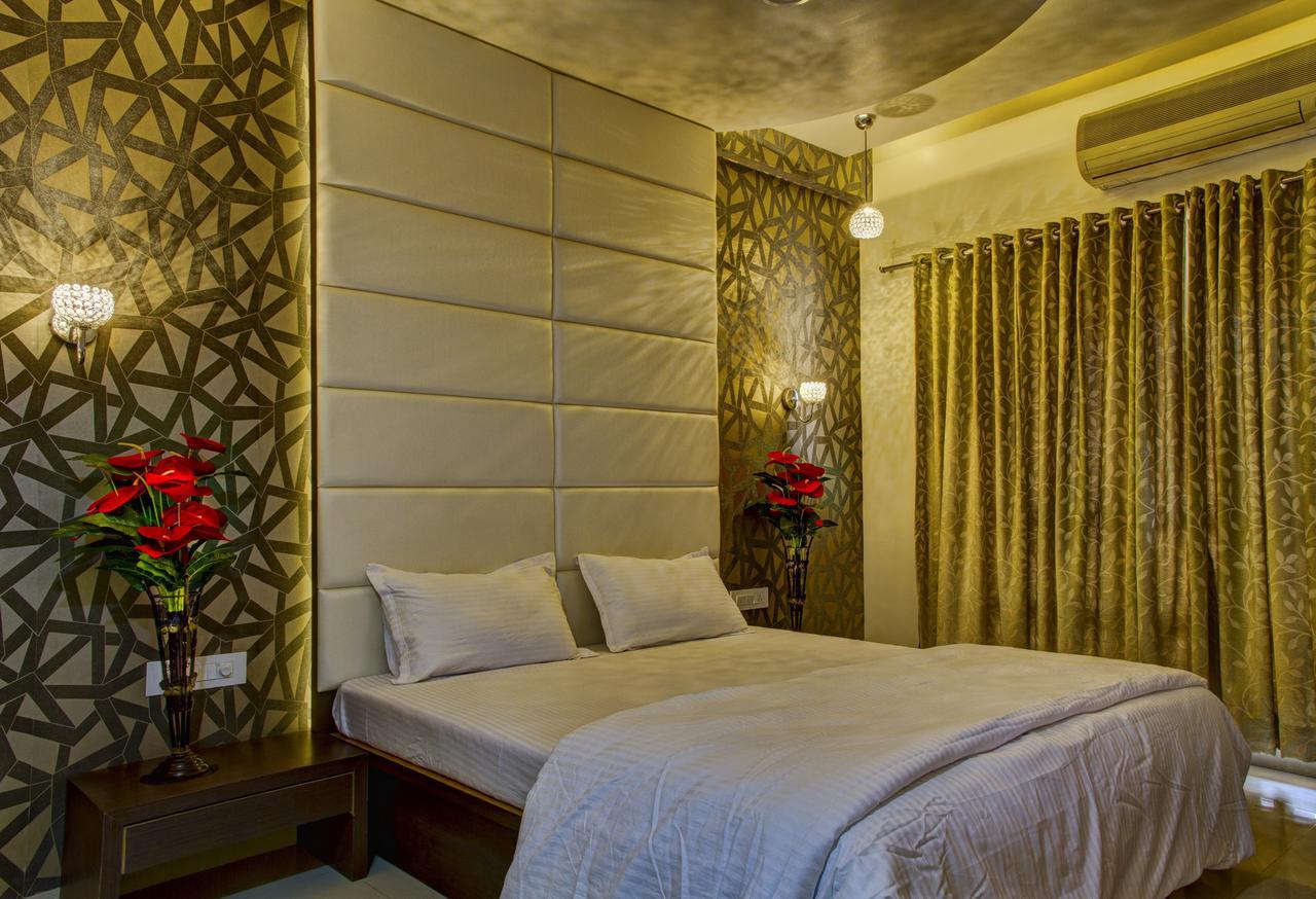 Hotel New Holiday Plaza Nashik Exterior foto